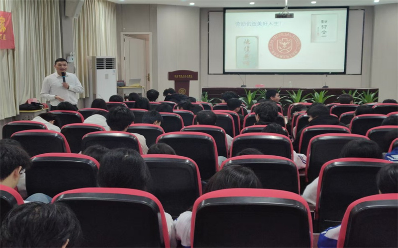 勞模精神潤心田 匠心筑夢(mèng)啟新程—我校迎來